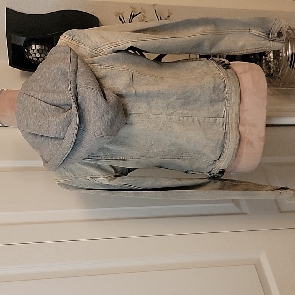 ~RARE~ All About Eve Distressed Denim Jacket w/ Removable Hoodie, size 10, NWOT - Picture 6 of 11